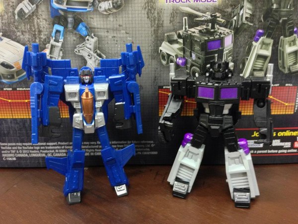 Transformers Generations Ultimate Giftset In Hand Images Show G2 Combat Prime Homage  (6 of 8)